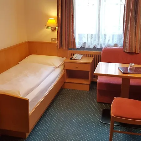 Hotel Garni Doris Castelrotto Habitación foto